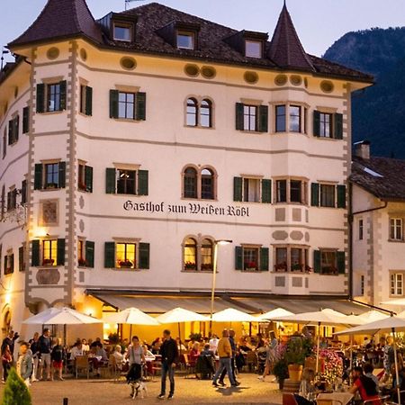 Weisses Roessl Hotel Caldaro Bagian luar foto