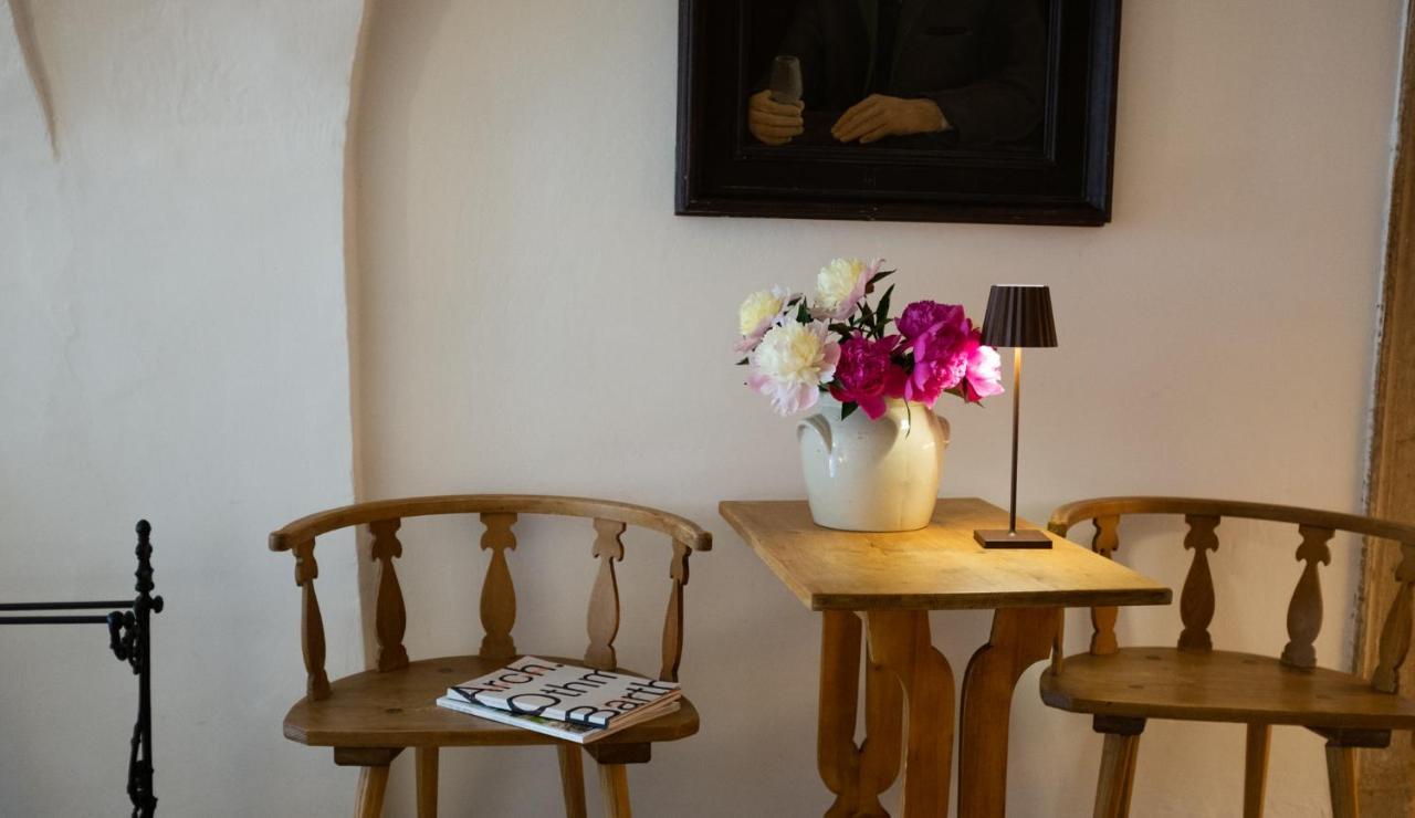 Weisses Roessl Hotel Caldaro Bagian luar foto
