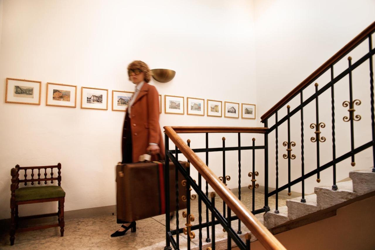 Weisses Roessl Hotel Caldaro Bagian luar foto