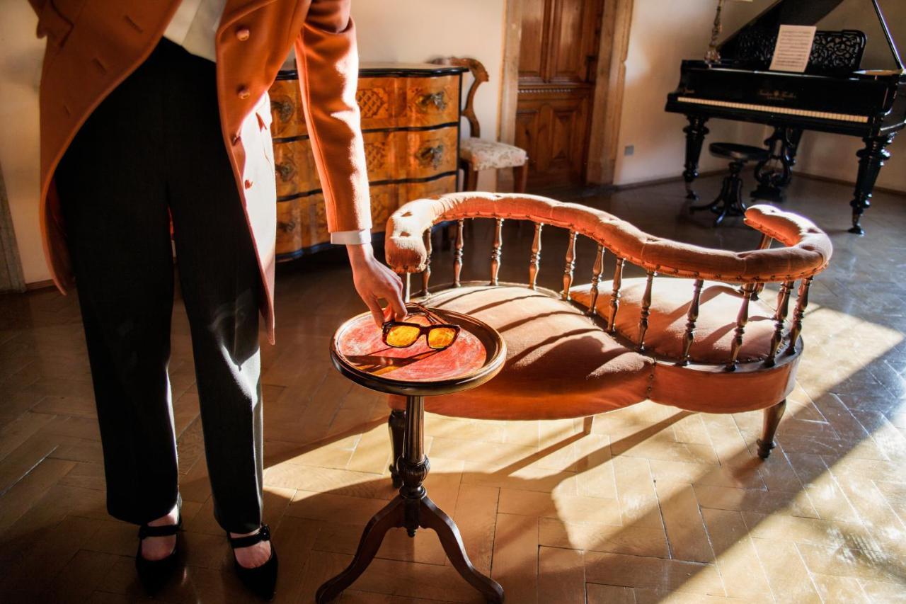 Weisses Roessl Hotel Caldaro Bagian luar foto