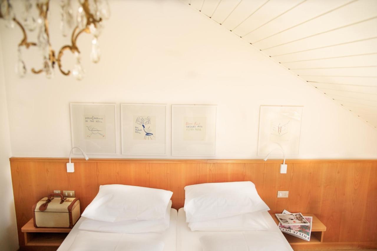 Weisses Roessl Hotel Caldaro Bagian luar foto