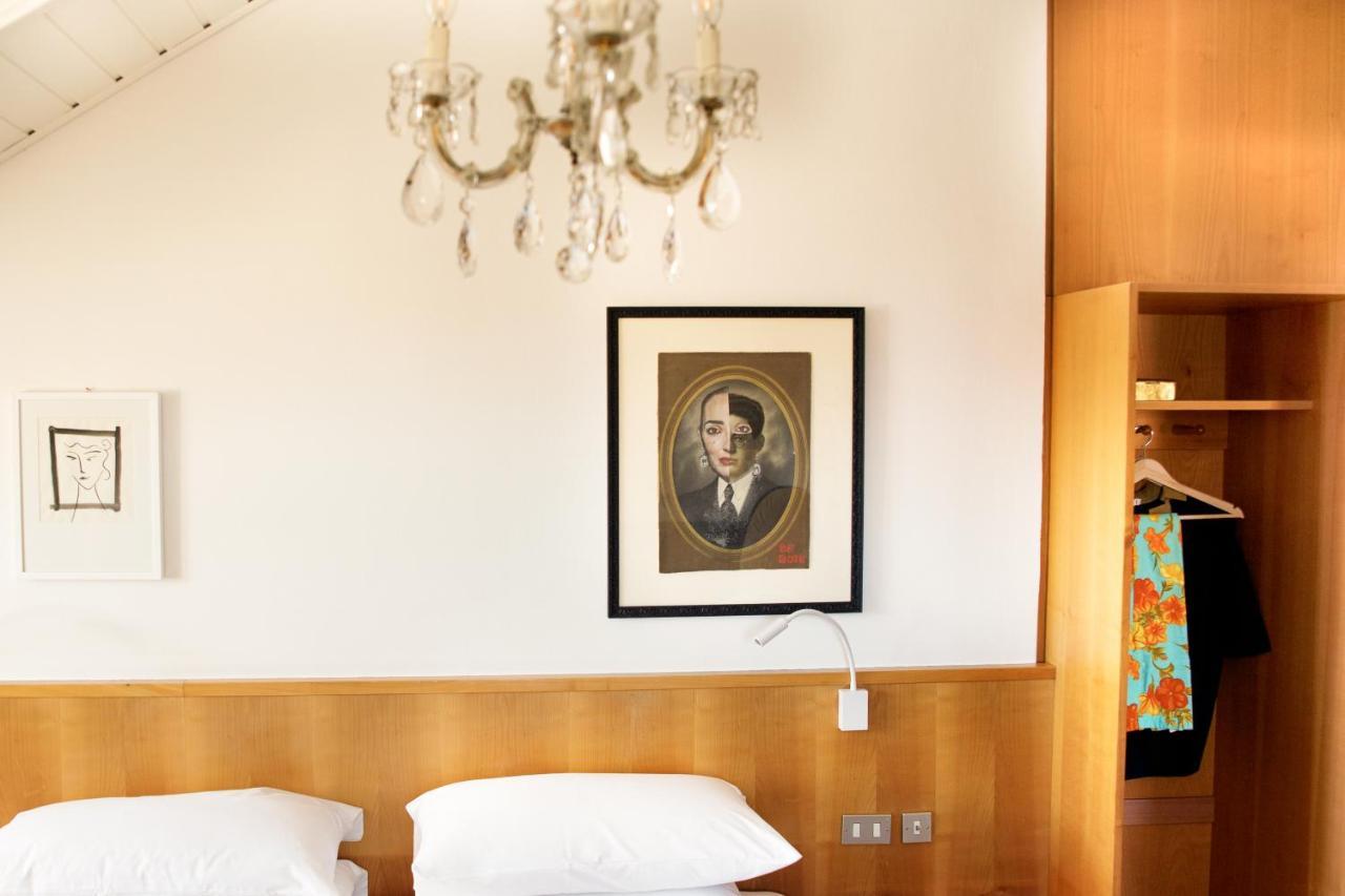 Weisses Roessl Hotel Caldaro Bagian luar foto