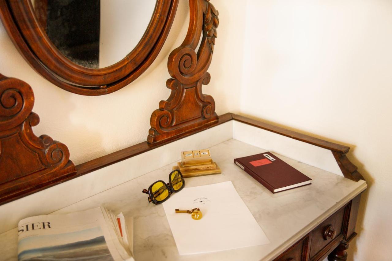 Weisses Roessl Hotel Caldaro Bagian luar foto
