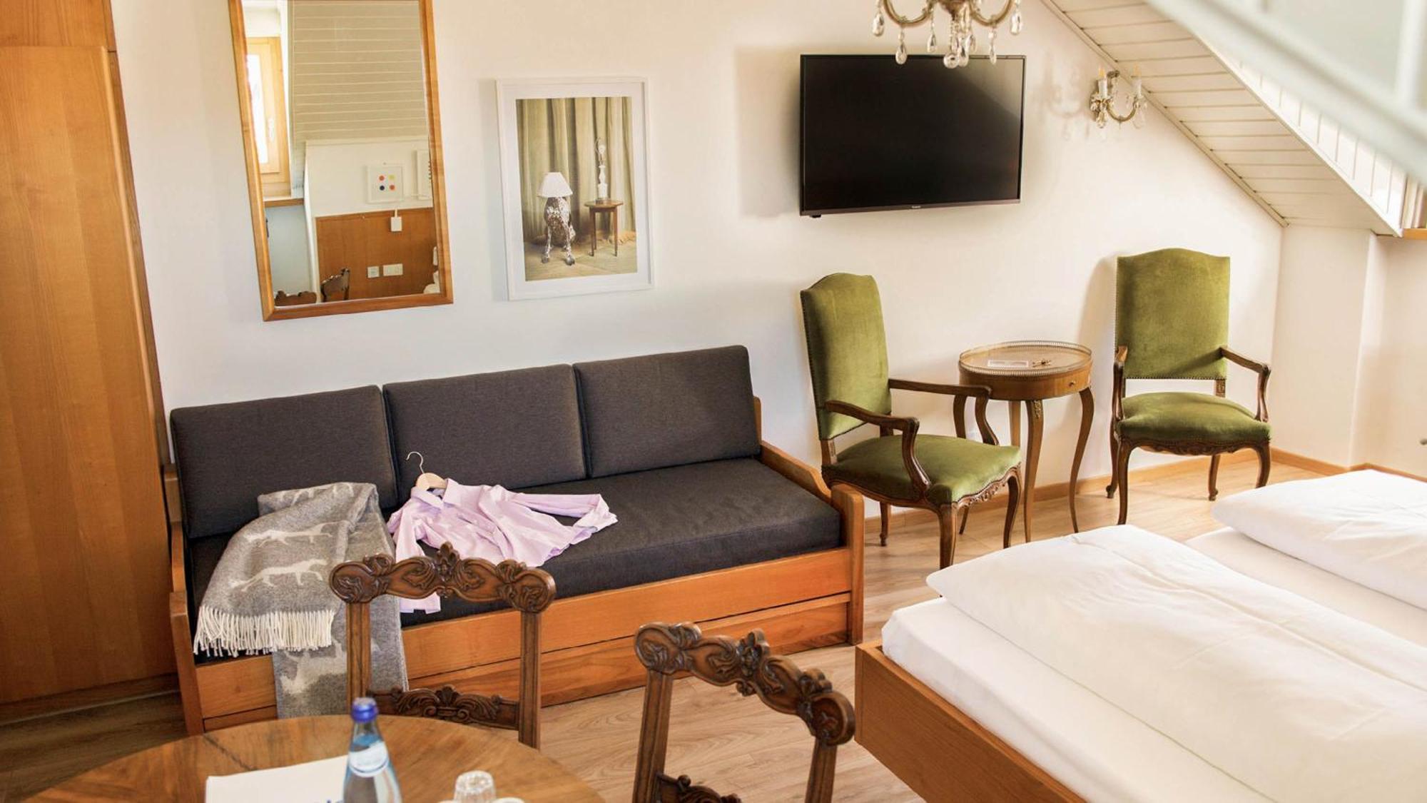 Weisses Roessl Hotel Caldaro Bagian luar foto
