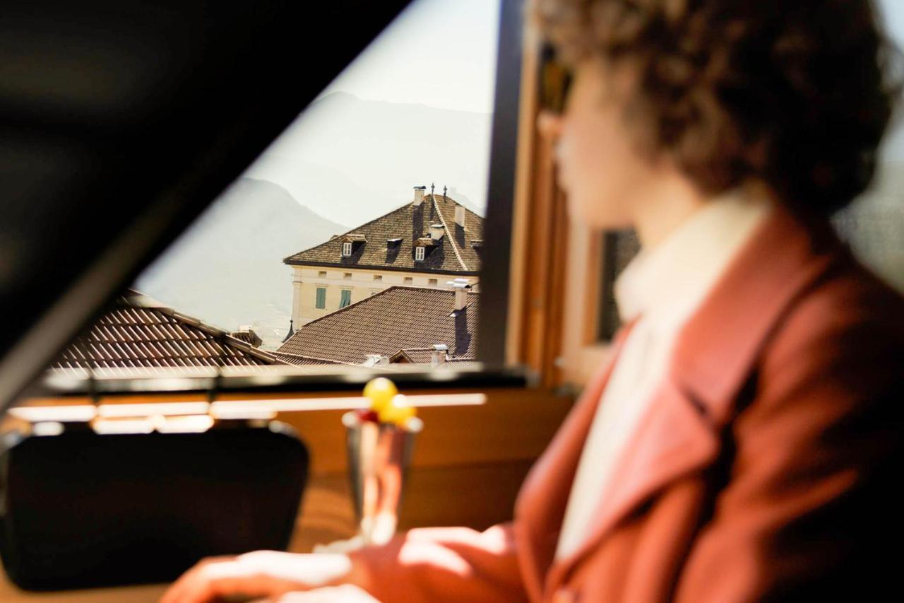 Weisses Roessl Hotel Caldaro Bagian luar foto