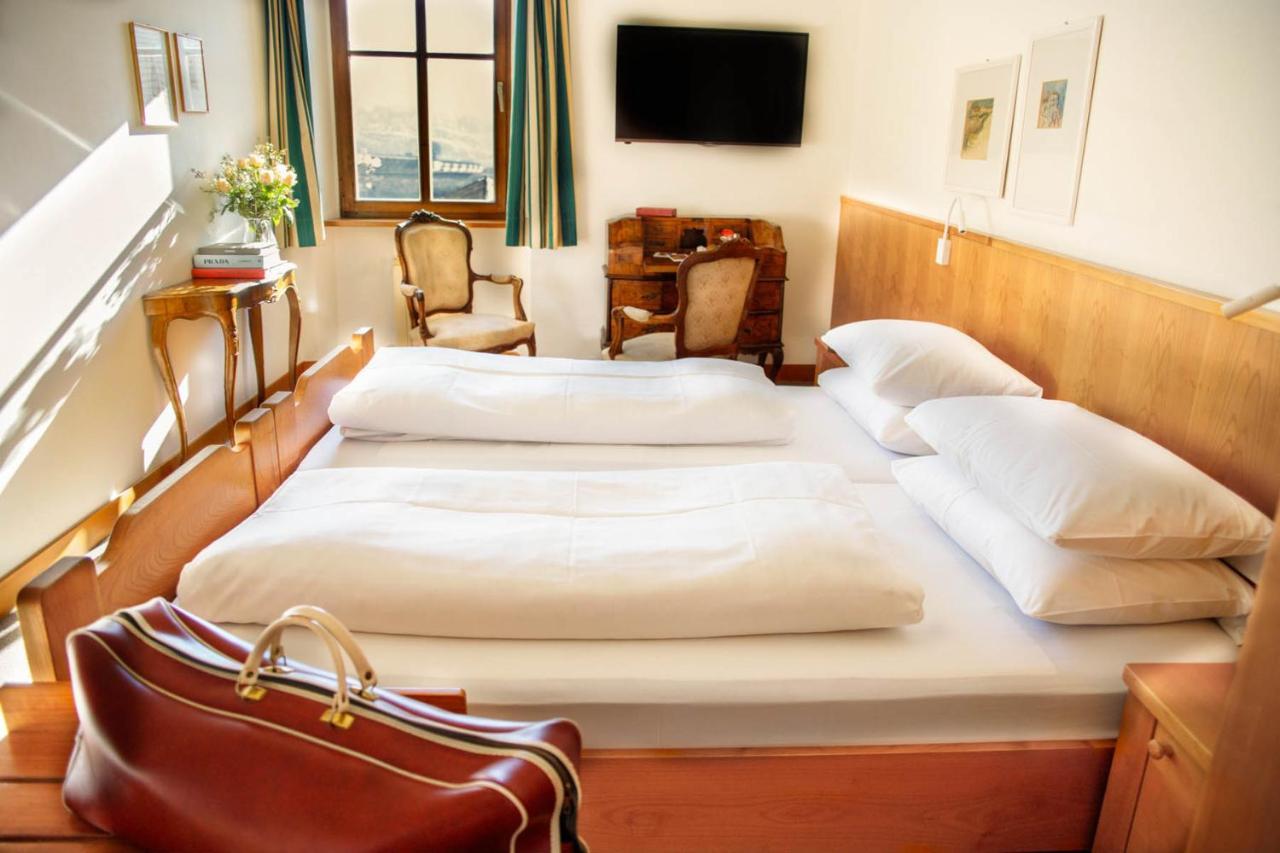 Weisses Roessl Hotel Caldaro Bagian luar foto