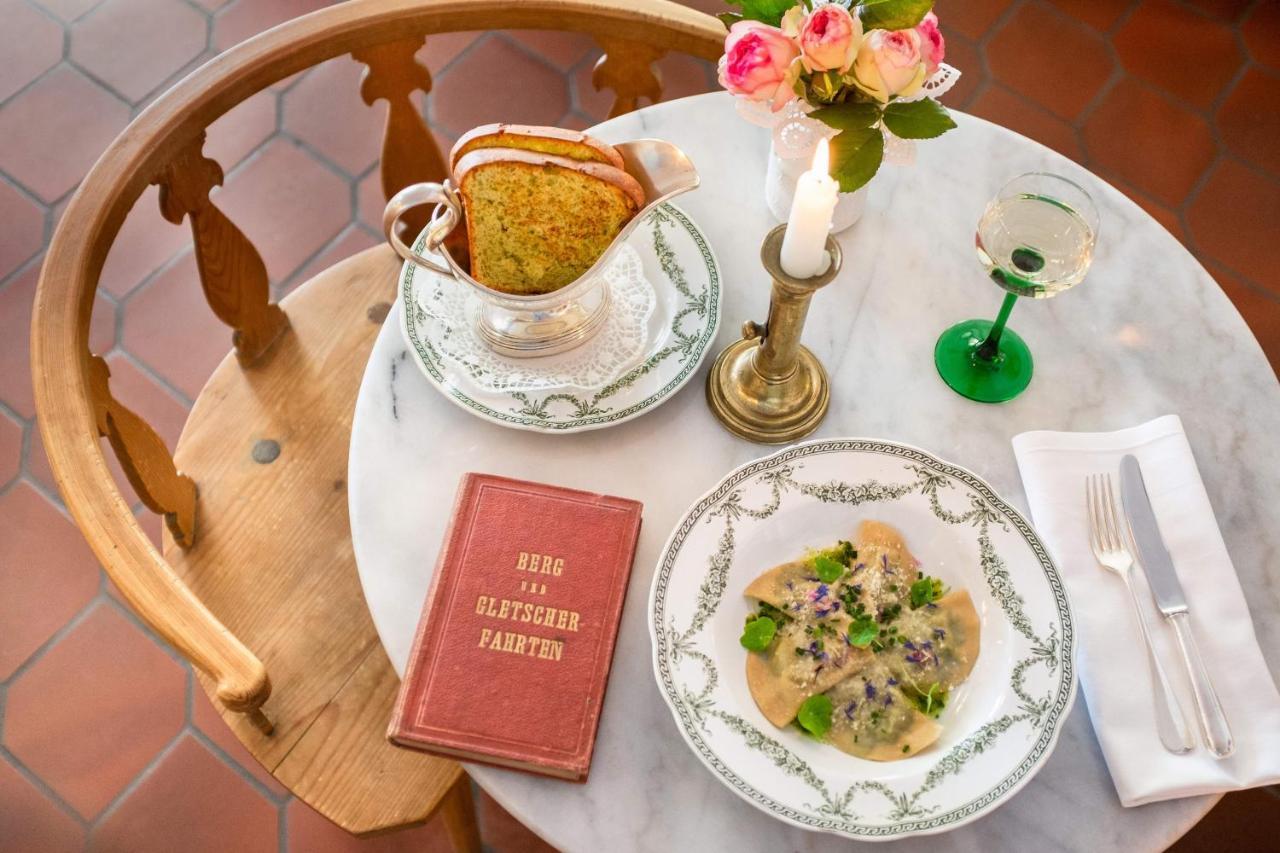 Weisses Roessl Hotel Caldaro Bagian luar foto